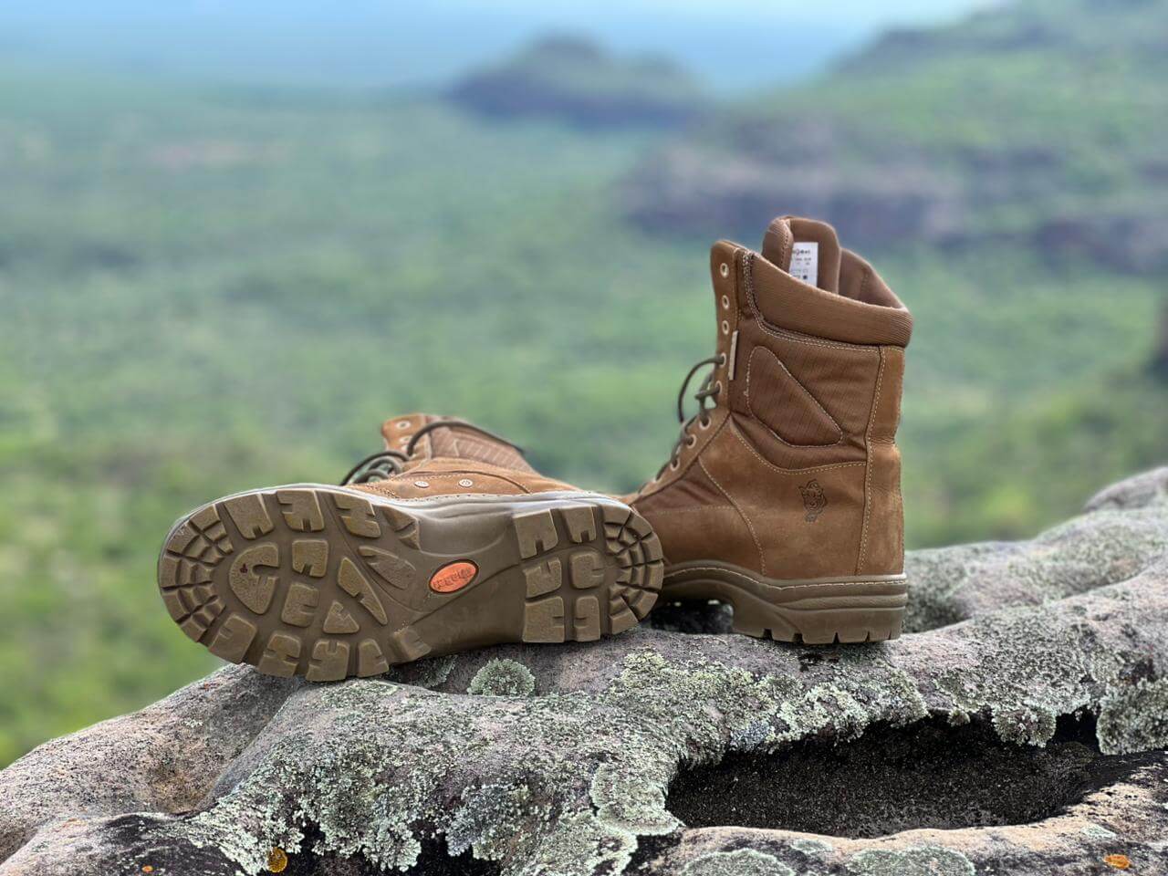 Coyote Coturno: O Bota Perfeita para Aventureiros