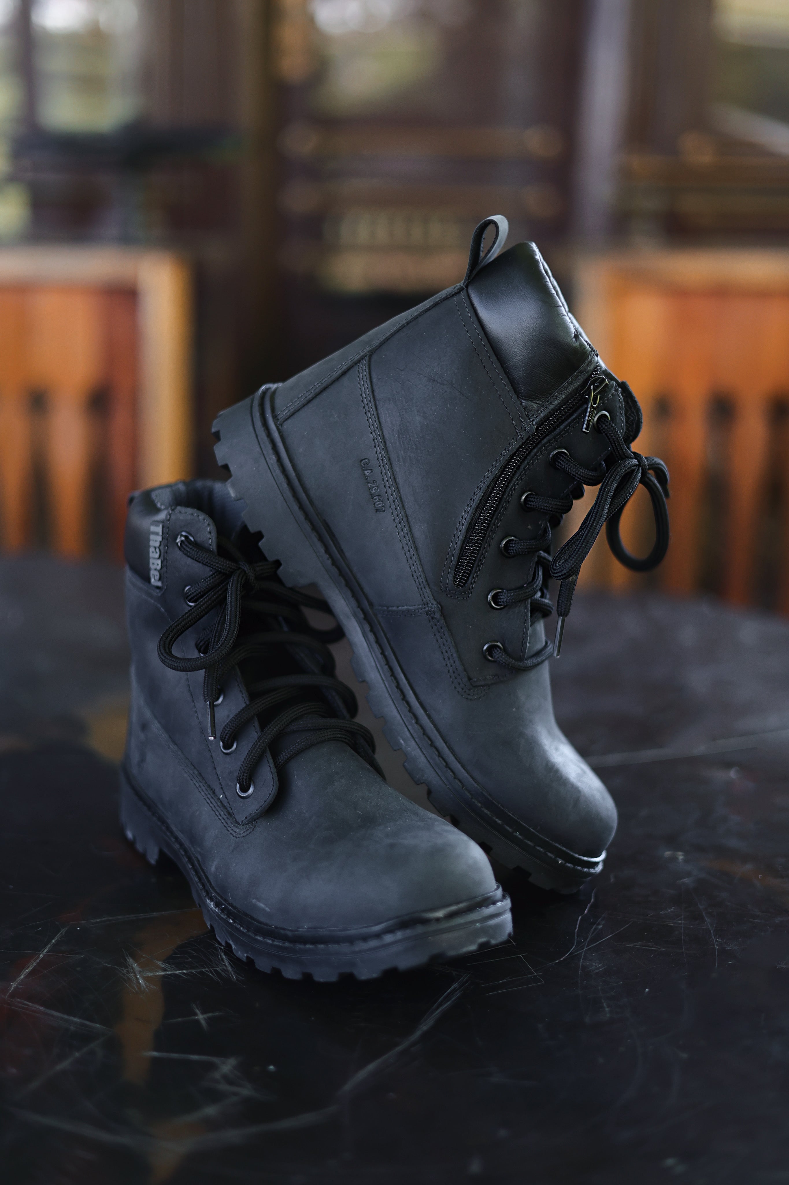 Bota de calçado de segurança confortável para uso profissional e proteção no trabalho.