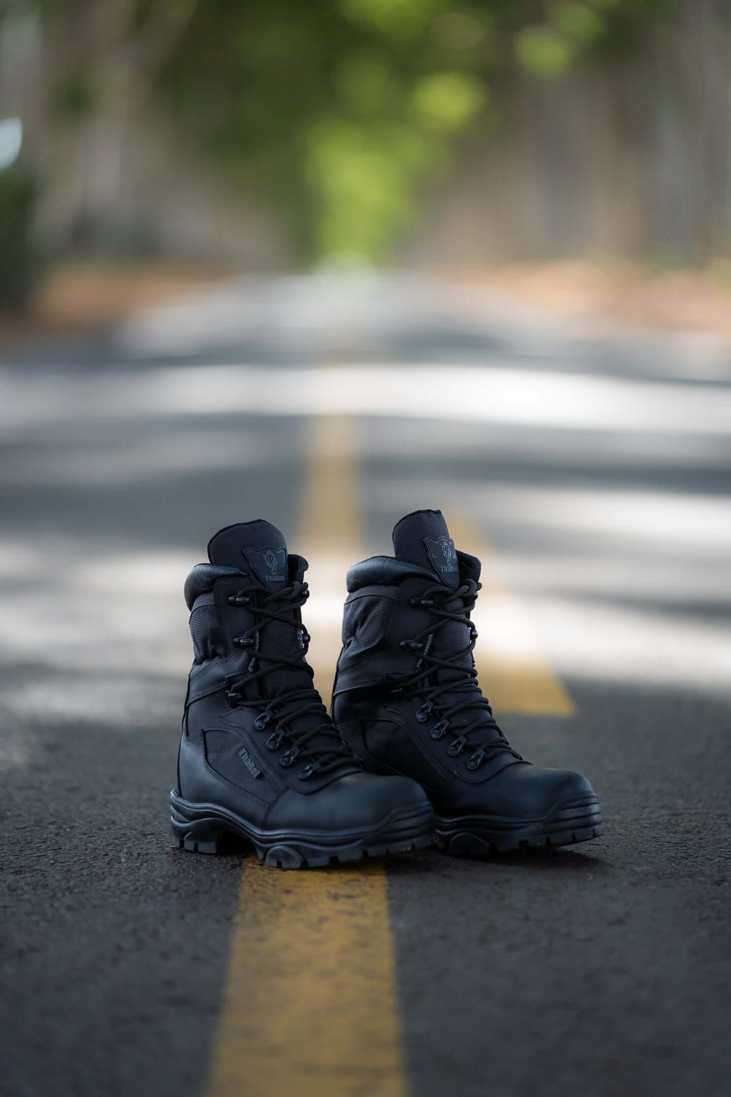 Domine a Estrada com essas Botas de Couro para Motociclistas Arrasadoras no asfalto