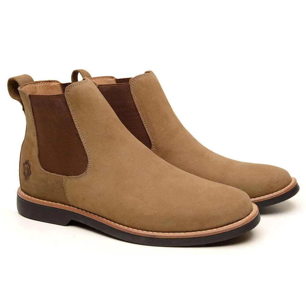 Botina Chelsea x Bota Casual: Qual Escolher para o Trabalho