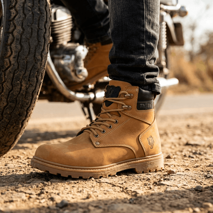 Bota de Segurança Thabel WorkBel Anti Perfuro Yellow com CA em ambiente externo, estilo militar com conforto.