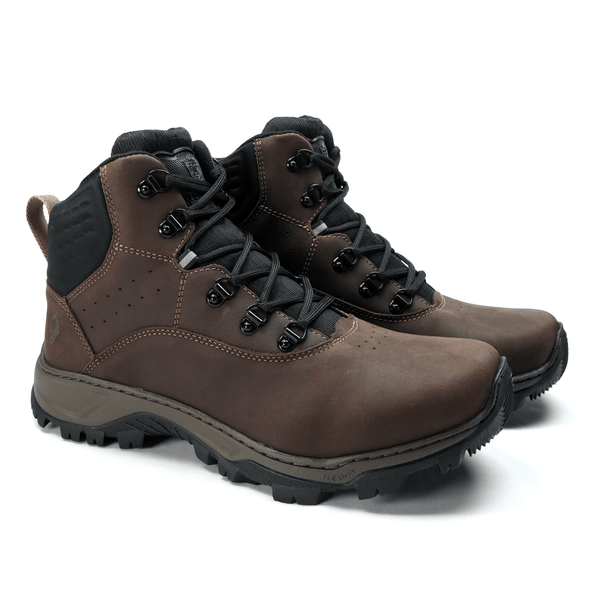Bota de Trilha Masculina ThaBel Hero Couro Crazy Horse Marrom com CA, solado tratorado antiderrapante, ideal para montanha e uso casual com jeans.