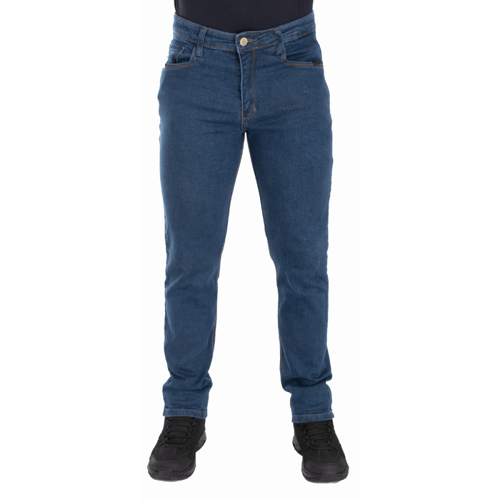 Calça Jeans Masculina ThaBel Phantom Azul combinada com bota tática, ideal para estilo discreto e funcional em qualquer situação.