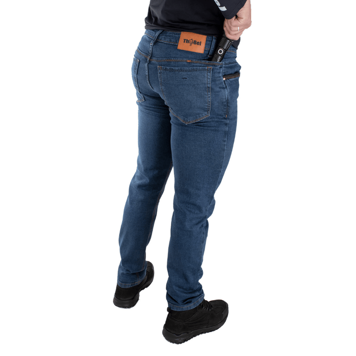 Calça Jeans Masculina ThaBel Phantom Azul ideal para uso com bota tática ou coturno militar, proporcionando estilo e conforto.