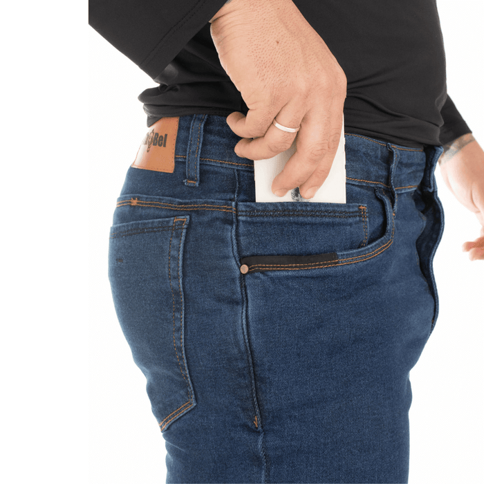 Calça Jeans Masculina ThaBel Phantom Azul com bolso lateral, perfeito para uso com bota tática e coturno militar.